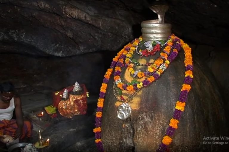 Bastar News: फिर बढ़ा COVID-19 का खतरा, महाशिवरात्रि पर भक्तों को इस मंदिर में नहीं मिलेगी एंट्री
