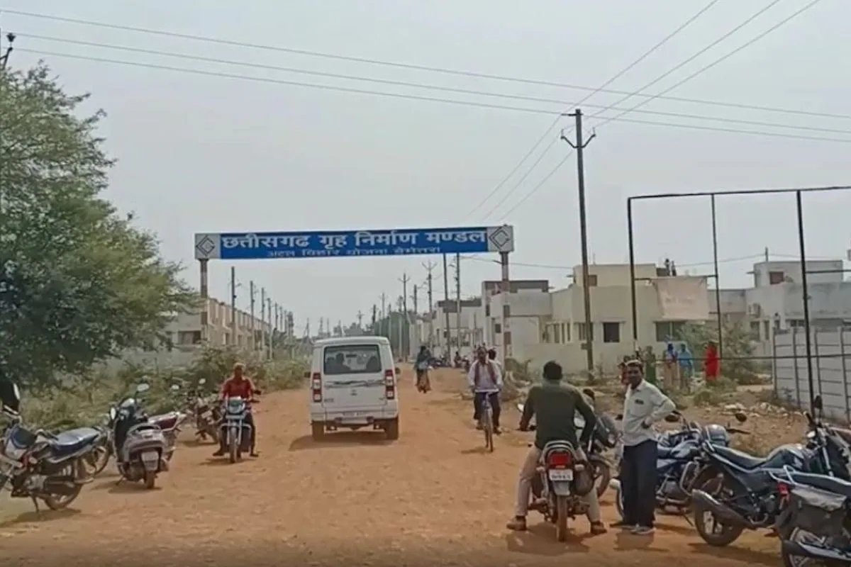Bemetara Murder News: गृह मंत्री के दौरे से पहले बेमेतरा में दिनदहाड़े मर्डर, हाउसिंग कॉलोनी के सामने PWD कर्मचारी की हत्या