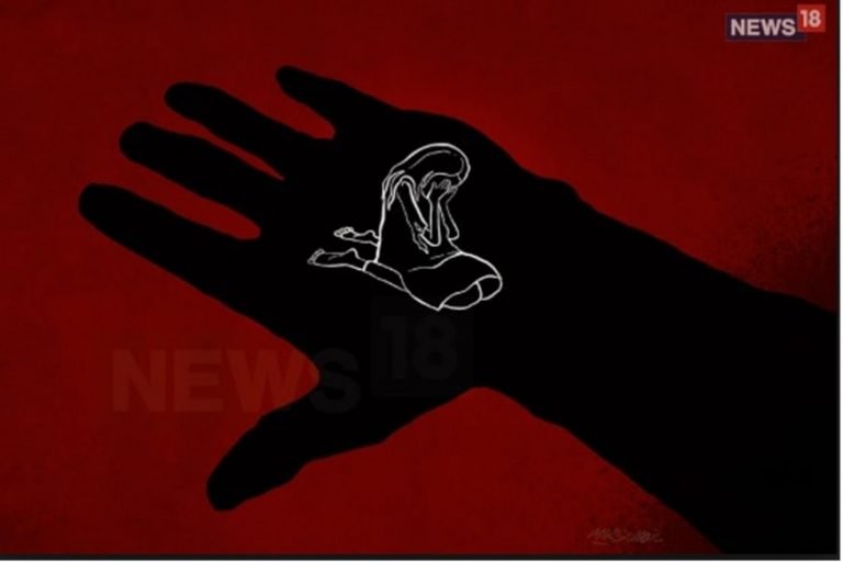 Raipur News: रायपुर में तीन साल की बच्ची के साथ पड़ोसी ने किया रेप, बेहोश मासूम को छोड़ फरार हुआ आरोपी