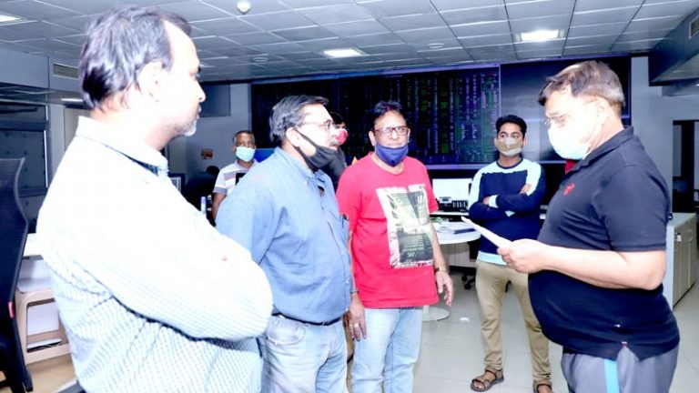 ऊर्जा मंत्री को द्वार पर देख सुरक्षा सैनिक को नहीं हुआ विश्वास