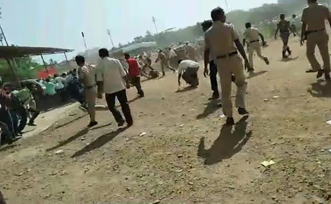 उत्तराखंड विधानसभा का घेराव करने पहुंचे प्रदर्शनकारियों-पुलिस में झड़प, लाठीचार्ज-पथराव में कई घायल
