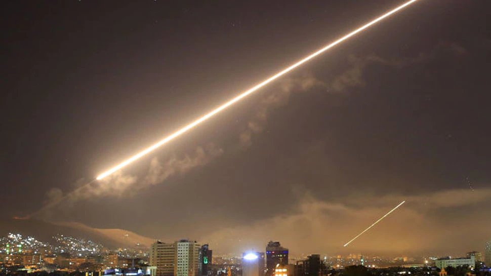 Israel ने Syria पर किया Missile Attack, पूरी रात एक्टिव रहे सीरियाई एयर डिफेंस