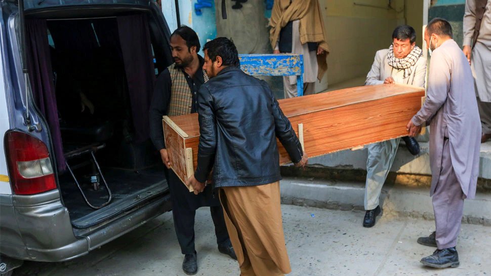 Afghanistan में आतंकियों का खूनी खेल जारी, 7 कर्मचारियों की गोली मारकर हत्या Afghanistan में आतंकियों का खूनी खेल जारी, 7 कर्मचारियों की गोली मारकर हत्या