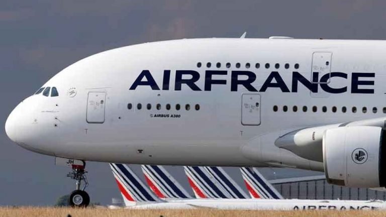 world france emergency landing over disruptive indian passenger said in reports | Bulgaria में Air France की फ्लाइट की इमरजेंसी लैडिंग, पैसेंजर की बदसलूकी बनी वजह