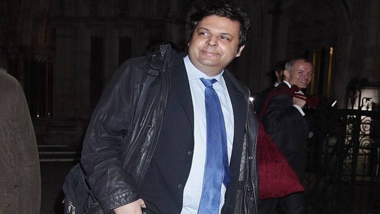 Oxford graduate son sues his parents to get a maintenance grant for life| Oxford Graduate बेटे ने Parents से मांगा गुजारा-भत्ता, 10 सालों से Unemployed होने का दिया हवाला