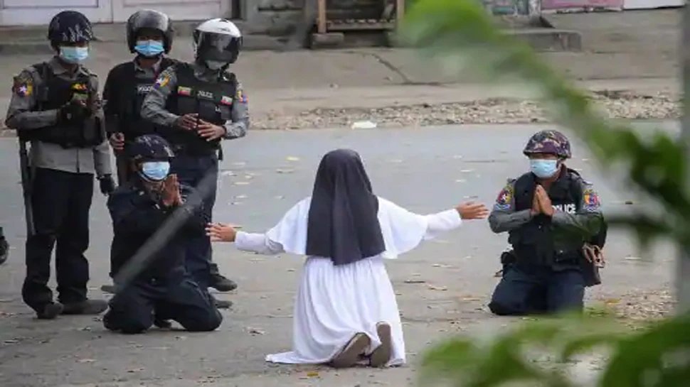 Myanmar nun pleads with junta forces, spare the children, shoot me instead| Myanmar: प्रदर्शनकारियों को बचाने के लिए Nun ने घुटनों पर बैठकर लगाई गुहार, ‘उन्हें छोड़ दो, मुझे मार दो’