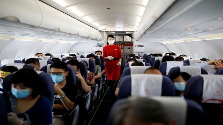 female passenger tied with chair in this russian flight, know why | फ्लाइट में अचानक कपड़े उतारने लगी महिला, फिर सीट पर रस्सी से बांधना पड़ा; जानें पूरा मामला