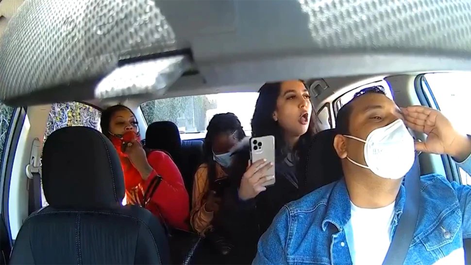 Female passengers misbehaves Uber Driver, who ask them to wear mask | Uber ड्राइवर ने Mask पहनने को कहा, तो बेकाबू हो गईं Female Passengers, घटना का Video हुआ वायरल