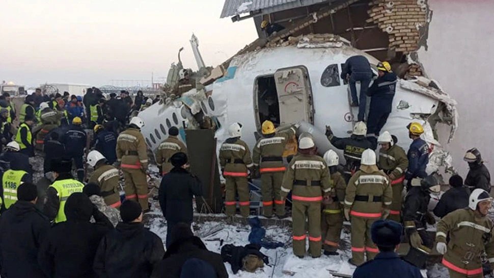Army aircraft crashed during landing in Kazakhstan, 4 crew members killed | Kazakhstan में लैंडिंग के दौरान क्रैश हुआ सेना का विमान, क्रू मैंबर्स के 4 सदस्यों की मौत