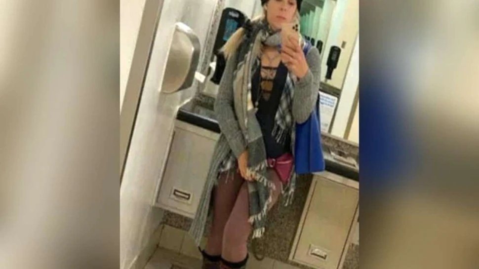 Shocking Moral Policing-woman stopped from boarding flight in USA because of low cut top | USA में ड्रेस को लेकर ‘Moral Policing’, Low Cut Top पहनने पर महिला को प्लेन में चढ़ने से रोका