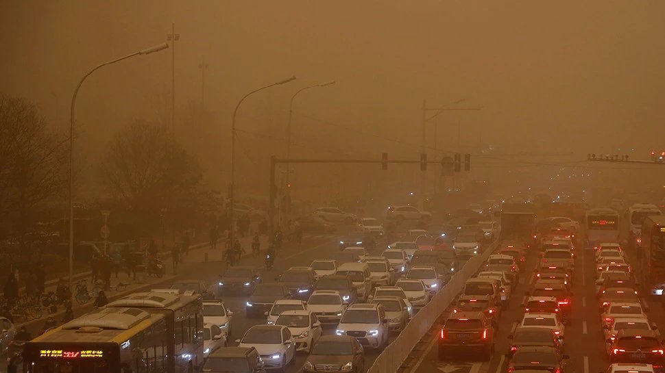Beijing city issued yellow alert Over sandstorm । चीन की राजधानी में अचानक हुआ कुछ ऐसा, दिन में छा गया अंधेरा, 400 फ्लाइट रद्द