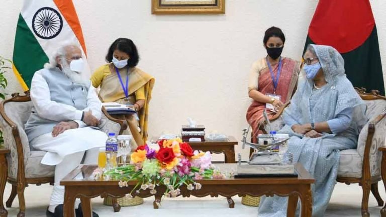 pm narendra modi bangladesh visit, five agreements between india and bangladesh says mea | Bangladesh को 12 लाख Corona Vaccine और 109 एंबुलेंस की भेंट, 5 अहम समझौतों पर दस्तखत