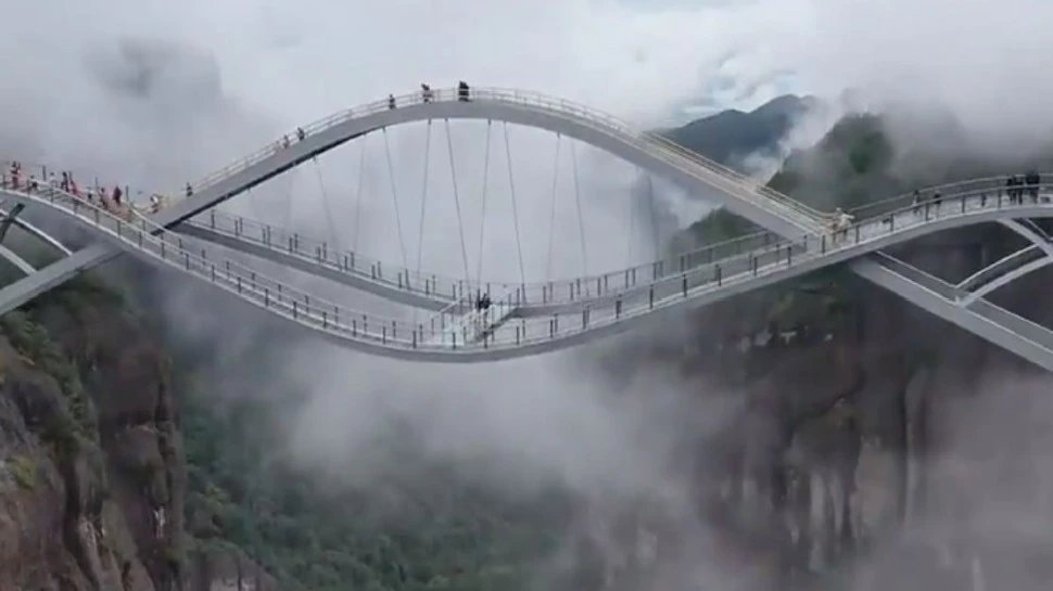 bending glass bridge in China opened people thought it was Fake