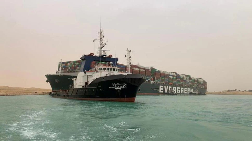 still traffic jam in the Suez Canal, global trade badly effected due to ‘evergreen’, know update and cause | Suez Canal crisis: 5वें दिन भी फंसा हुआ है ‘Evergreen’, 2 और खास नौकाएं बुलायी गयीं