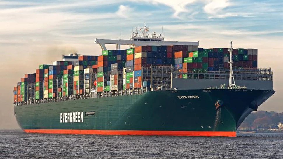 Suez Canal Unblocked: Dredger Mashhour helped to free Ever Given ship from the Suez Canal | Suez Canal: कैसे निकाला गया स्वेज नहर में फंसा विशालकाय मालवाहक जहाज एवर गिवेन? इस ड्रेजिंग जहाज ने की मदद