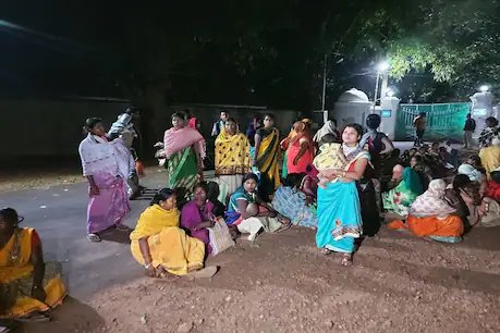 
छत्‍तीसगढ़ के जशपुर में सोमवार देर रात 50 से अधिक महिलाओं ने कलेक्टर बंगले का घेराव कर दिया