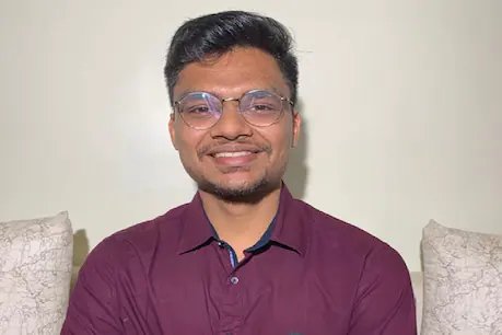 भ्रमर के पिता महावीर प्रसाद जैन, भाई प्रखर जैन और भाभी श्वेता जैन भी सीए है जिनसे काफी कुछ सीखने को मिला .