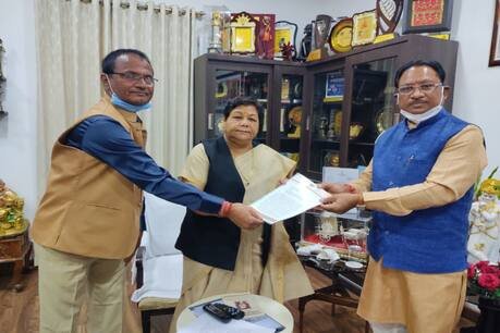 बीजेपी से पूरे मामले में राज्यपाल से मुलाकात कर कार्रवाई की मांग की है. 