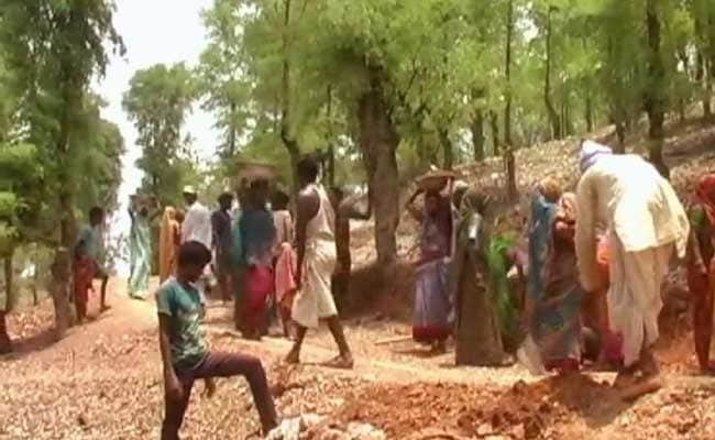 हरियाणा में कृषि कानून का विरोध, ग्रामीण बोले- काले कानूनों की वापसी तक, गांव में नहीं होने देंगे सरकारी काम
