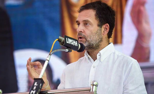 आईटी रेड पर राहुल गांधी ने मोदी सरकार को घेरा, लिखा- 'खिसयानी बिल्ली खंभा नोचे'