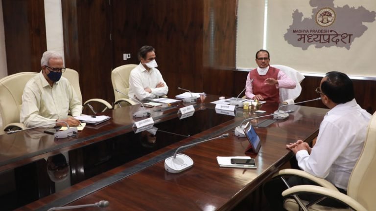 निर्धारित दरों से अधिक चार्ज करने पर निजी अस्पतालों पर होगी कार्रवाई