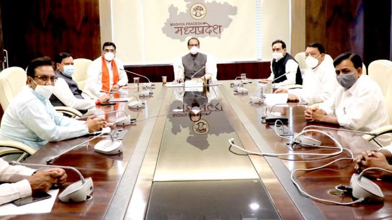 कोरोना उपचार के लिए बिस्तरों, ऑक्सीजन आदि की पर्याप्त व्यवस्था