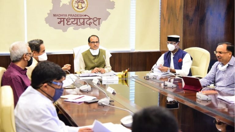 कोरोना नियंत्रण के लिए हो रही दिन रात समीक्षा