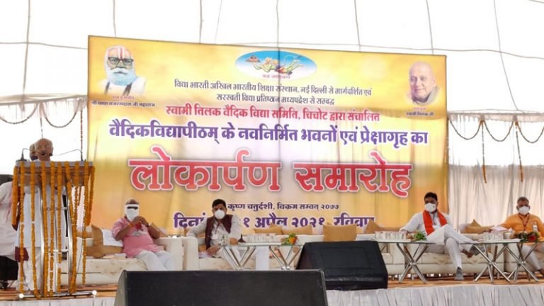 बेहतर शिक्षा के लिए हर संभव मदद करेंगे : मंत्री श्री पटेल