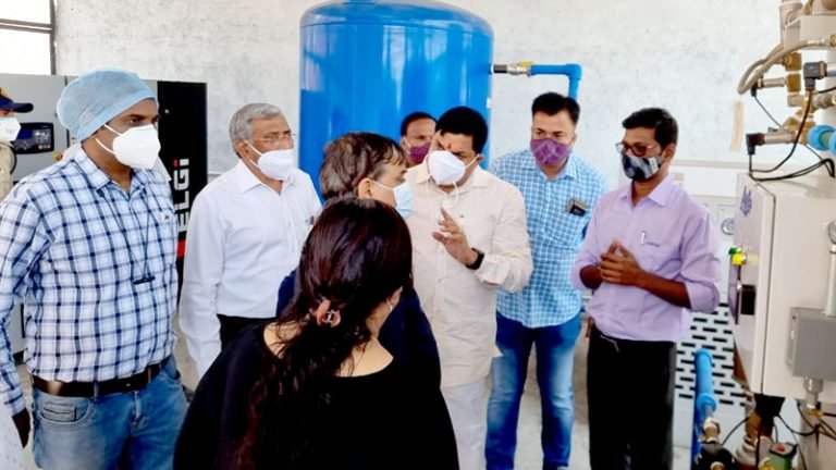 उच्च शिक्षा मंत्री डॉ. यादव ने उज्जैन में ऑक्सीजन प्लांट का किया निरीक्षण
