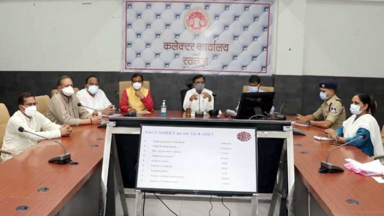 वित्त मंत्री श्री देवड़ा ने रतलाम मेडिकल कॉलेज में कोविड सेंटर का निरीक्षण किया