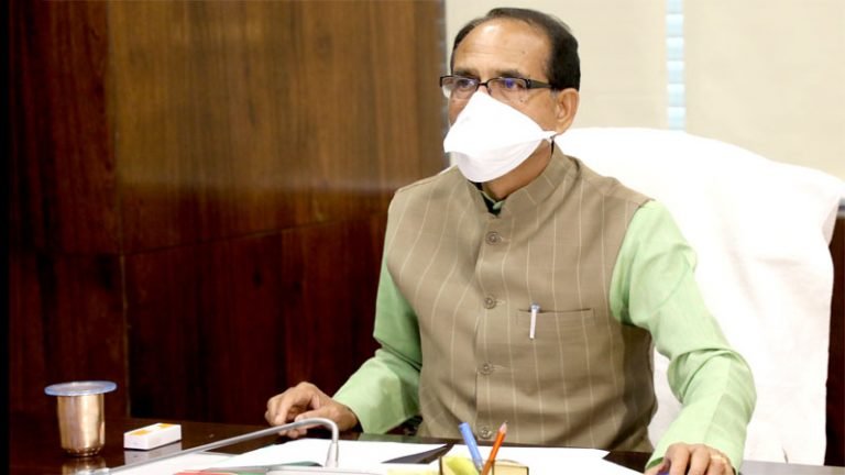कोरोना संक्रमण को समाप्त करने के लिए हर व्यक्ति को जागरूक करना आवश्यक