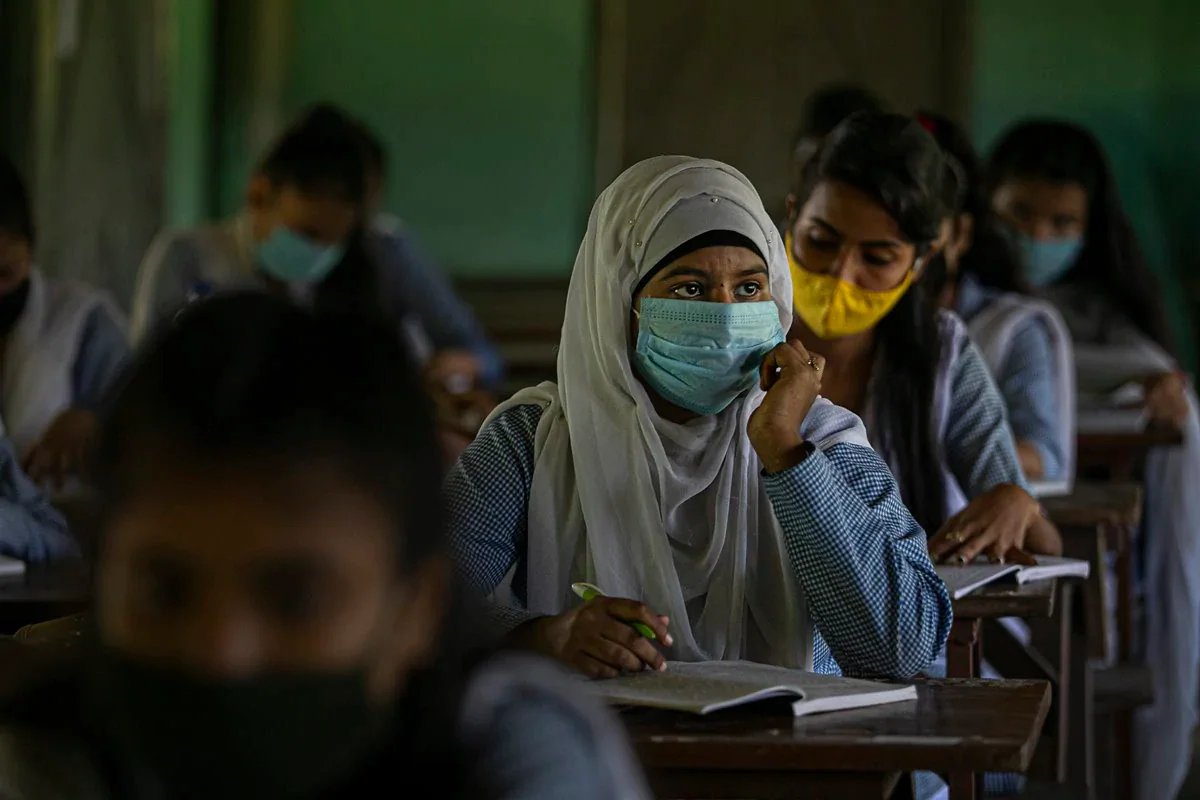 कोरोना ने फिर बढ़ाई मुश्किलें, 5 से अधिक राज्यों में स्कूल बंद  school closed in more than five states due to increasing cases of corona