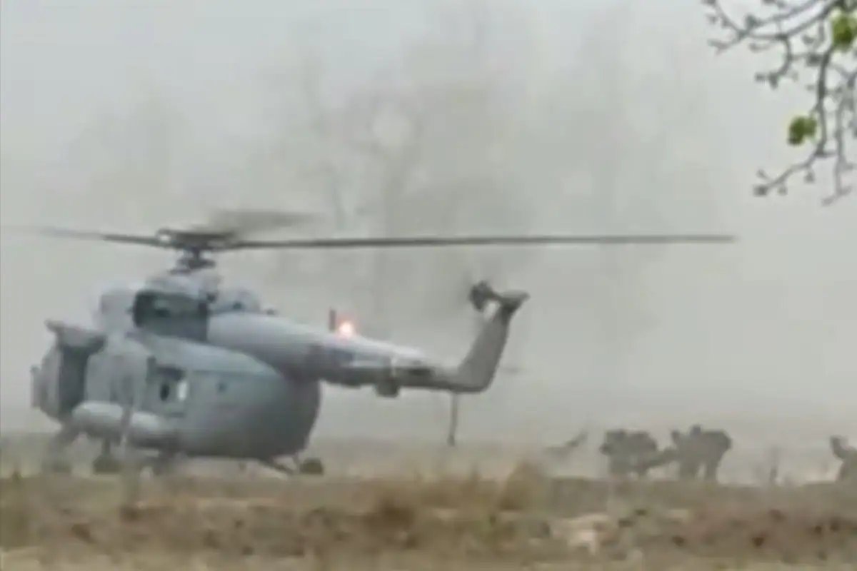 The bodies of 12 soldiers martyred in Bijapur Naxalite attack brought to Jagdalpur, will be given guard of honor here