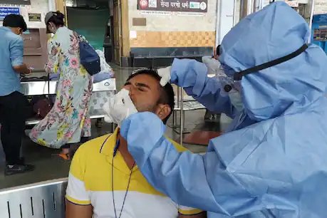 छ्त्तीसगढ़ इन दिनों कोरोना के कम्यूनिटी स्प्रेड की मार झेल रहा है.

(Pic- News18)