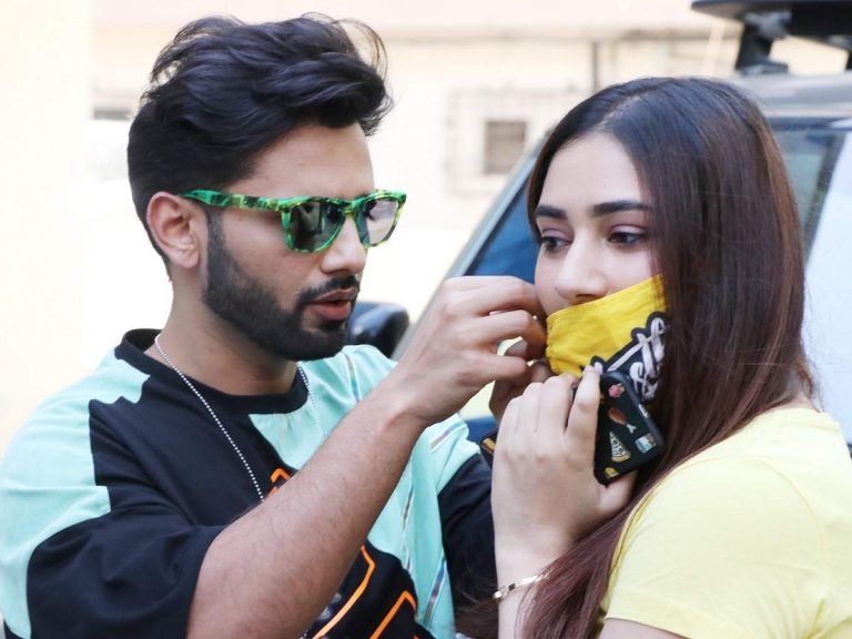 गर्लफ्रेंड दिशा के साथ राहुल वैद्य का कूल ऐंड कैजुअल लुक, दोनों लगे बेहद क्यूट