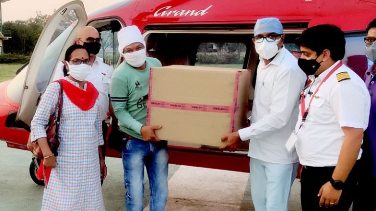 हेलीकॉप्टर से होशंगाबाद पहुँचे रेमडेसिविर इंजेक्शन के 4 बॉक्स