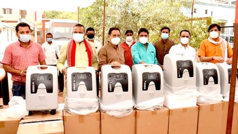 मंत्री श्री पटेल ने बड़वानी अस्पताल को सौपे 100 ऑक्सीजन कंसंट्रेटर और 5 वेंटिलेटर