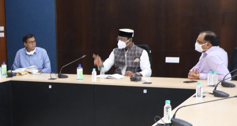 चिकित्सा शिक्षा मंत्री श्री सारंग ने देखी कोविड सेंटर की व्यवस्थाएँ