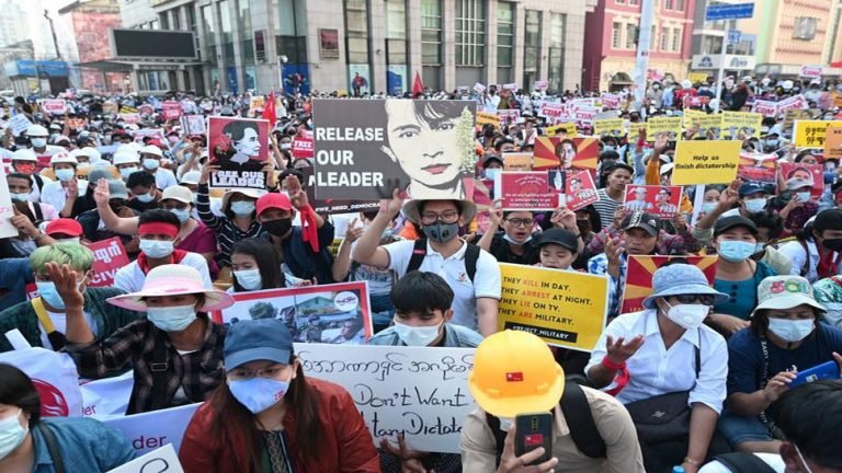 myanmar death toll continuously mounts amid protests and lates update of military coup | Myanmar में सैन्य तख्तापलट का विरोध जारी, लगातार बढ़ रही है प्रदर्शन में मरने वालों की संख्या