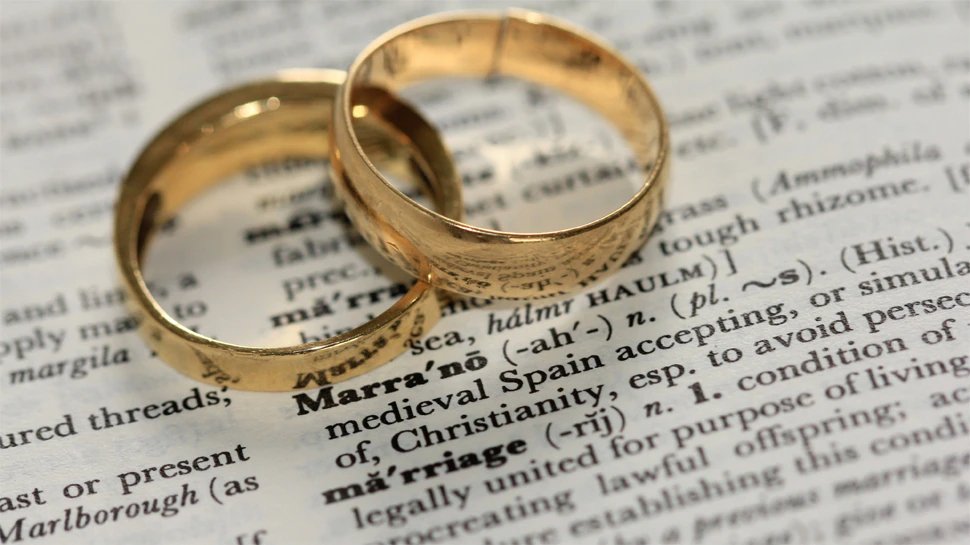 New York: Parent wants to marry own adult child, files legal request in Court | US: कोर्ट पहुंचा चौंकाने वाला मामला, Couple ने अपने ही वयस्क बच्चे से शादी करने की मांगी इजाजत