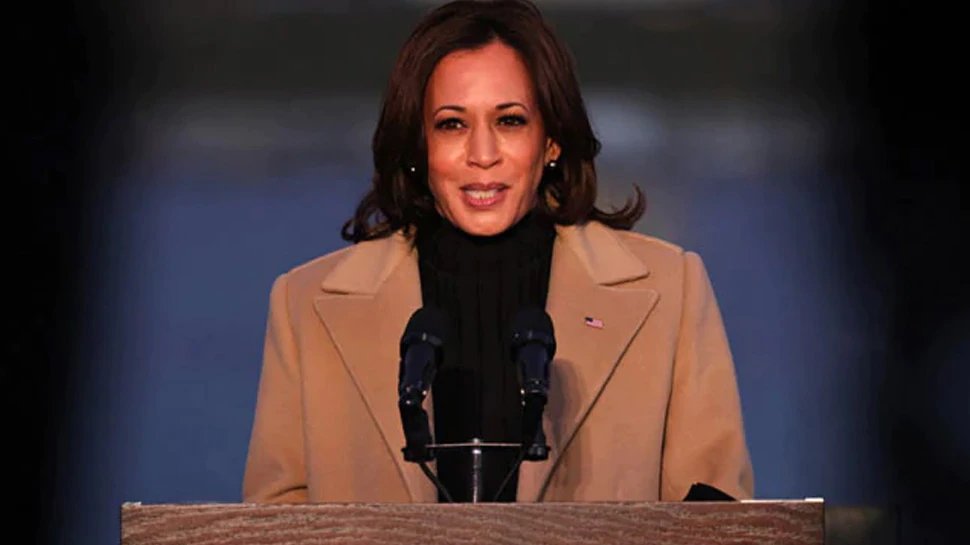 अमेरिकी उपराष्ट्रपति Kamala Harris को मारने की धमकी देने के आरोप में Florida की एक नर्स गिरफ्तार अमेरिकी उपराष्ट्रपति Kamala Harris को मारने की धमकी देने के आरोप में Florida की एक नर्स गिरफ्तार