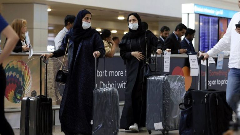 many passengers reschedules there flight, cancellations goes high as uae’s travel ban on india | UAE ने भारत पर लगाया ट्रैवल बैन, फैसले से इस तरह परेशान हुए पैसेंजर्स