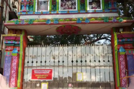 चैत्र नवरात्र पर देवी मंदिर श्रद्धालुओं के लिए बंद,मंदिर के गेट पर आदेश चस्पा.