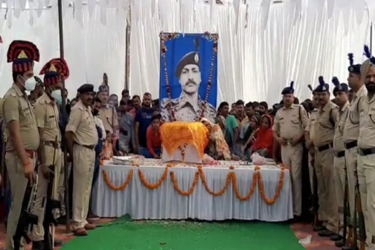 शहीद राजकुमार के अंतिम दर्शन को उमड़ पड़ी अयोध्या- Chhattisgarh Naxalite Encounter Ayodhyas martyr CRPF jawan rajkumar last rituals upas