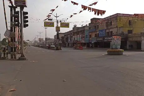 कोरबा की सड़कों पर पसरा सन्नाटा.