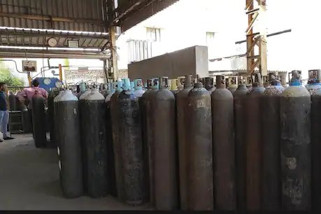 इसमें विनिर्माताओं से कहा गया है कि वे अपनी इकाइयों में ऑक्सीजन का पूरी क्षमता के साथ निर्बाध उत्पादन सुनिश्चित करें. (सांकेतिक फोटो)