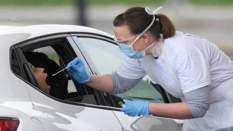 covid 19 lambda variant new strain coronavirus | वैक्सीन को भी मात दे रहा कोरोना का नया स्ट्रेन, वैज्ञानिकों ने इस बात को लेकर चेताया