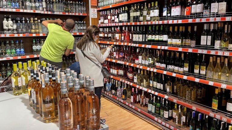 drinking too much alcohol may be behind one in 25 new cancers around the world every year, reveals in study | ज्यादा Alcohol पीने से हो सकता है Cancer का खतरा, जानें और क्या कहती है रिपोर्ट