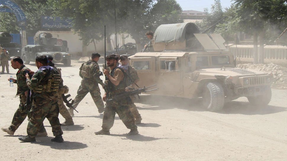 taliban terrorists entered afghanistan capital kabul | तालिबानी आतंकियों ने ली काबुल में एंट्री, भारी गोलीबारी के बीच चल रहा मौत का खेल