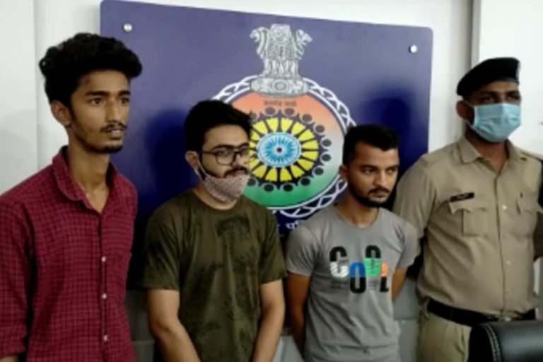 हाईटेक तरीके से चल रहा था सट्टा, लाखों का हिसाब पकड़ा chhattisgarh news police arrested three bookies making bets on india england match nodss– News18 Hindi